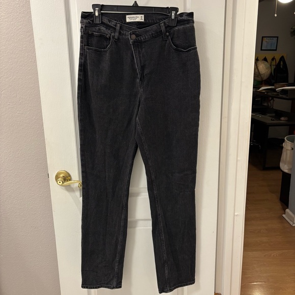 Abercrombie & Fitch The 90s Slim Straight Ultra High Rise Black Jeans size 10/30 - Picture 4 of 14